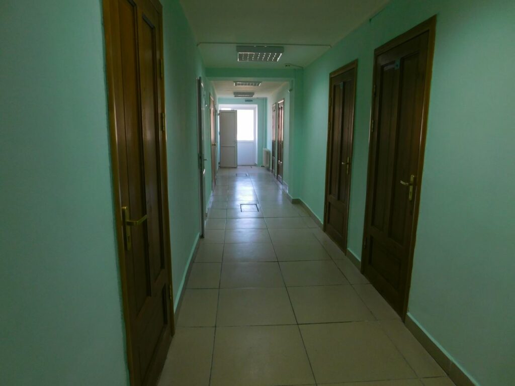 коридор,двухэтажного корпуса, детский лагерь Абзаково, Башкирия