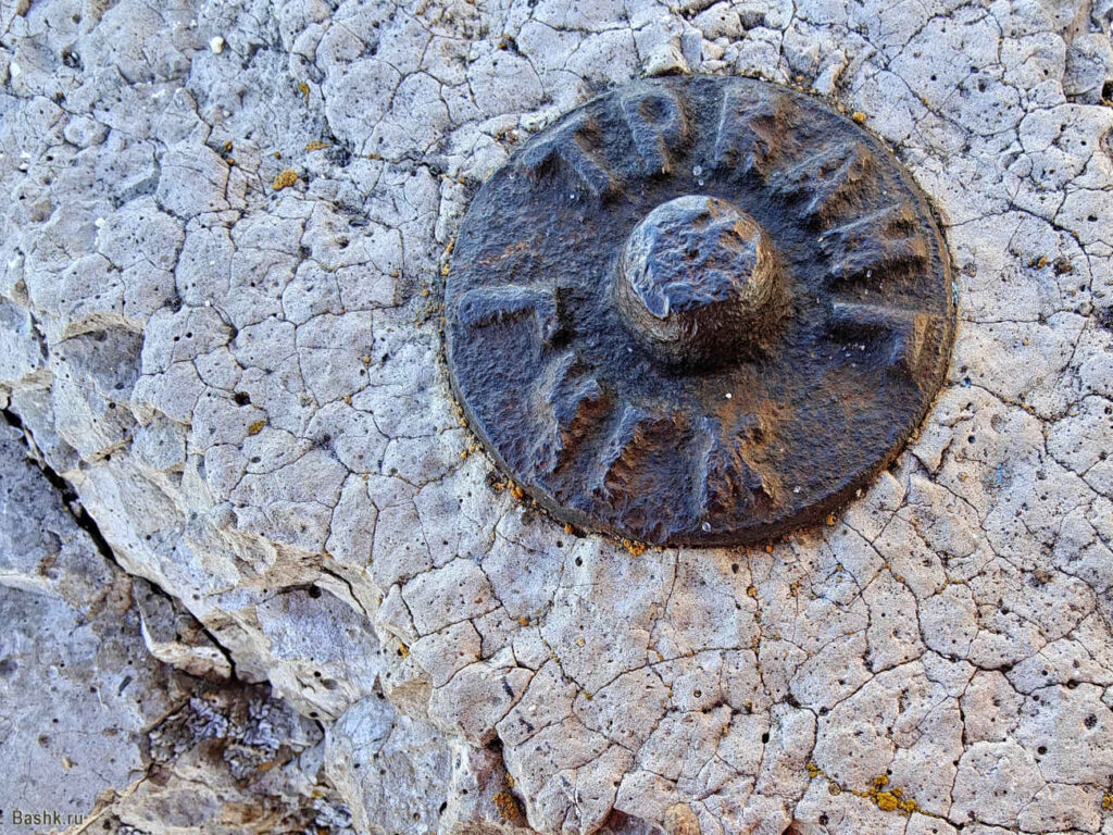 Геодезический пункт на столбике, Большой Баштур